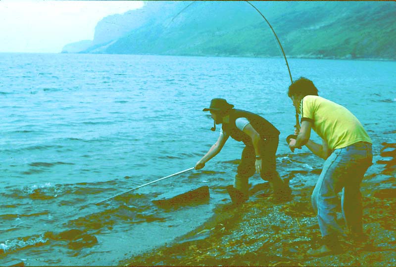 Dave, fully equipped with pipe and net, is ready to help me land the fish.